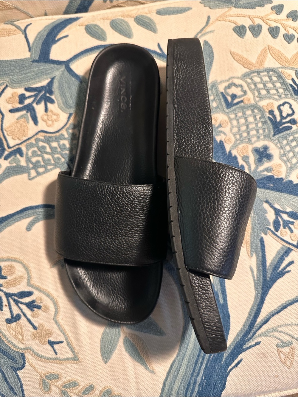 Vince Gavin Leather Slides. Size 11 - Picture 4 of 7